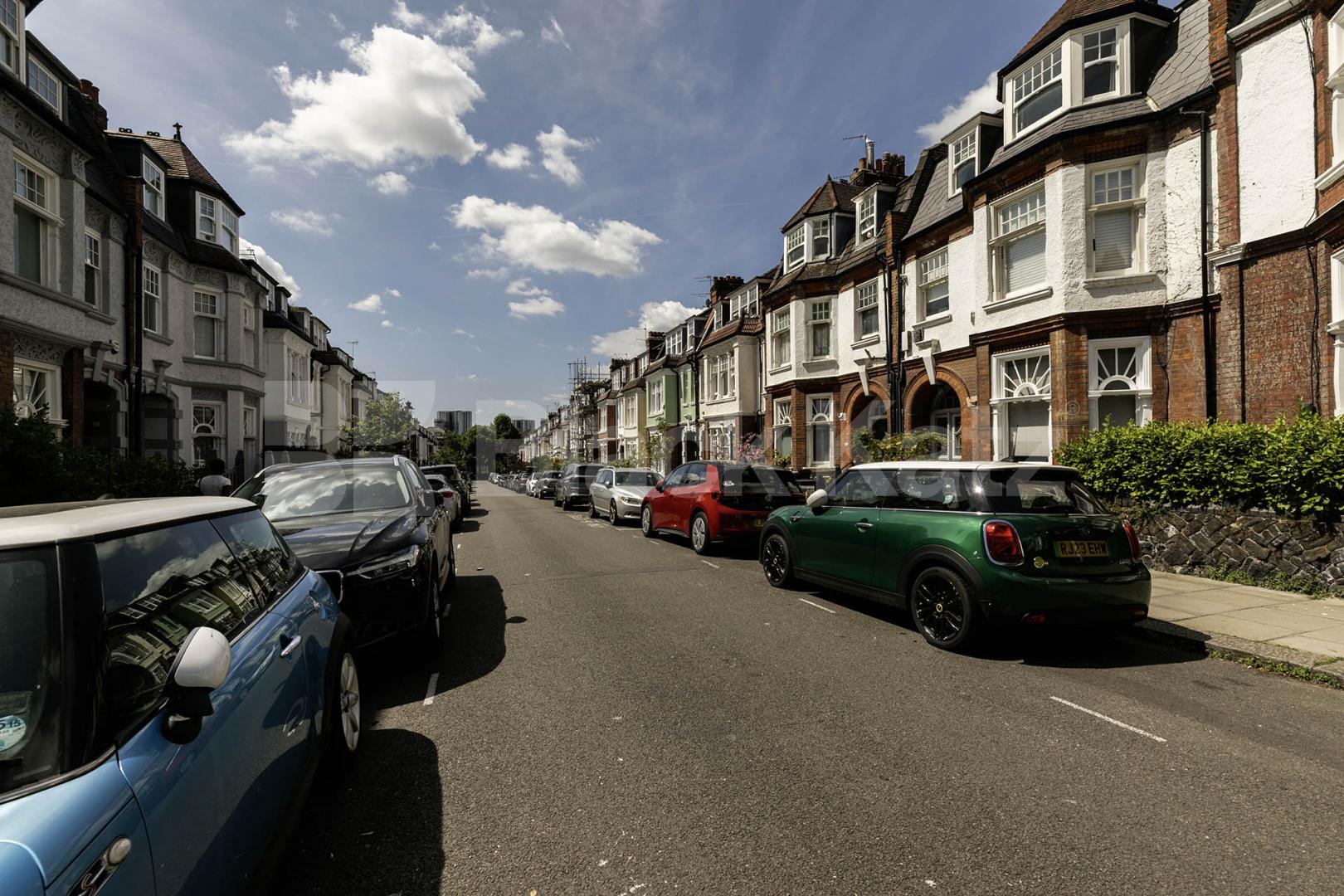 Beautiful bedsit set on the first floor of a period conversion Howitt Road, Belsize Park